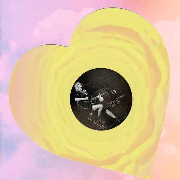 Taylor Swift Lover (Live From Paris) Heart Shaped
Vinyl (2025) - Picture 8 of 11